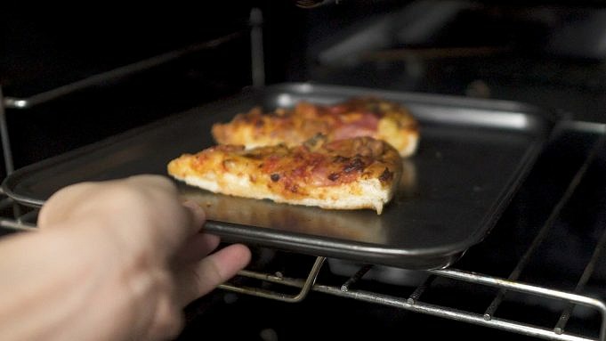 Hoe Pizaa Opnieuw Op Te Warmen - De Beste Manieren Om Je Koele, Eendags Oude Restjes Op Te Warmen